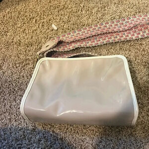 Kelly Wynne Crossbody Purse